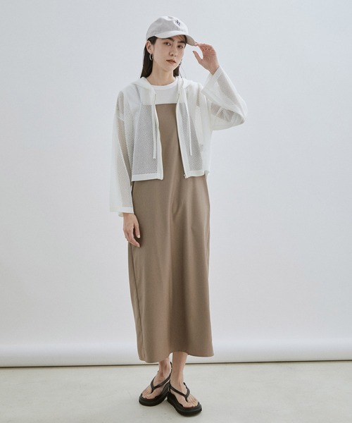 SALON adam et rope'（サロン アダム エ ロペ）の「クロップドシアーメッシュパーカー（パーカー・レディース・ホワイト/チャコールグレー・FREE）」の6枚目の写真