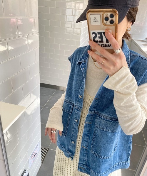 ISOOK（アイスー）の「Sleeveless denim jacket / スリーブレスデニムジャケット(kiharu select)（デニムジャケット・レディース・ブラック/ライトブルー・FREE）」の2枚目の写真
