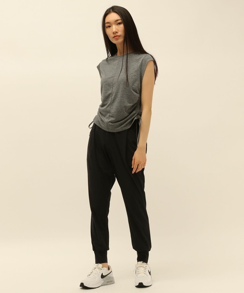 HEREIAM（ヘレイアム）の「【HEREIAM】吸水速乾／サイドギャザータンク（タンクトップ・レディース・チャコール/ホワイト・SMALL/MEDIUM）」の5枚目の写真