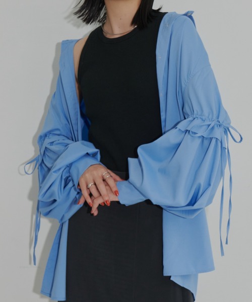Aunt Marie's(アントマリーズ)の「ギャザースリーブルーズオーバーシャツ(シャツ/ブラウス・レディース・ホワイト/チャコールグレー/ブルー・FREE)」の4枚目の写真