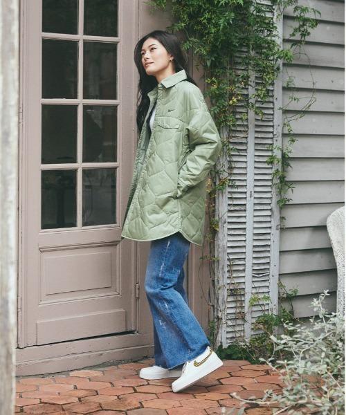 NIKE(ナイキ)の「ナイキ エア フォース 1 '07 ウィメンズシューズ / Nike Air Force 1 '07Women's Shoes<22-29cm 展開>(スニーカー・レディース・ホワイト/ホワイト系その他2/アイボリー・25/28.5/23/22/25.5/26/22.5/29/26.5/27.5/24.5/28/27/24/23.5)」の4枚目の写真