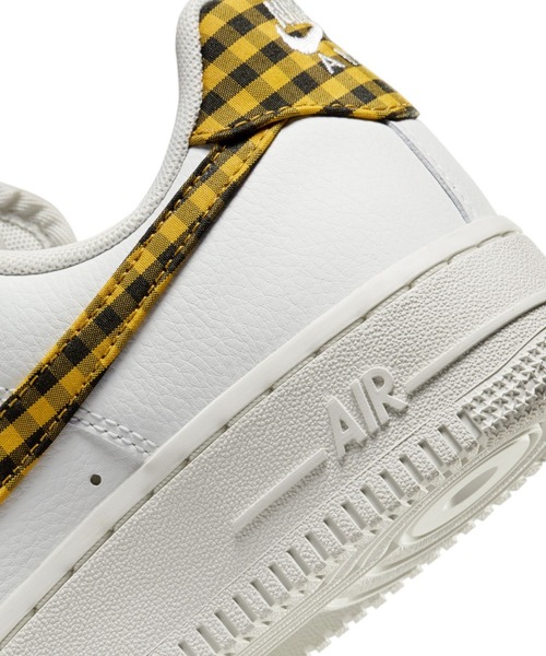 NIKE(ナイキ)の「ナイキ エア フォース 1 '07 ウィメンズシューズ / Nike Air Force 1 '07Women's Shoes<22-29cm 展開>(スニーカー・レディース・ホワイト/ホワイト系その他2/アイボリー・25/28.5/23/22/25.5/26/22.5/29/26.5/27.5/24.5/28/27/24/23.5)」の15枚目の写真