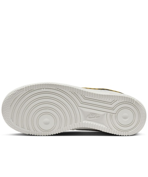 NIKE(ナイキ)の「ナイキ エア フォース 1 '07 ウィメンズシューズ / Nike Air Force 1 '07Women's Shoes<22-29cm 展開>(スニーカー・レディース・ホワイト/ホワイト系その他2/アイボリー・25/28.5/23/22/25.5/26/22.5/29/26.5/27.5/24.5/28/27/24/23.5)」の13枚目の写真