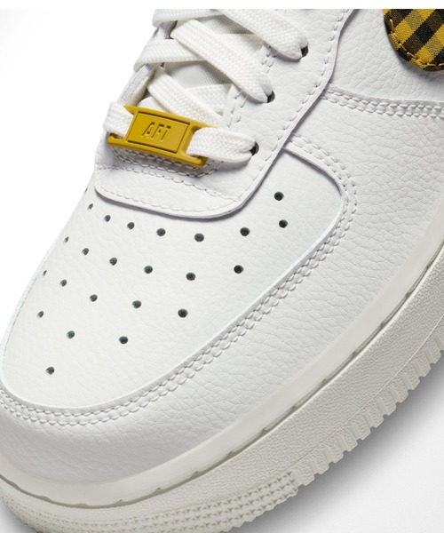 NIKE(ナイキ)の「ナイキ エア フォース 1 '07 ウィメンズシューズ / Nike Air Force 1 '07Women's Shoes<22-29cm 展開>(スニーカー・レディース・ホワイト/ホワイト系その他2/アイボリー・25/28.5/23/22/25.5/26/22.5/29/26.5/27.5/24.5/28/27/24/23.5)」の14枚目の写真