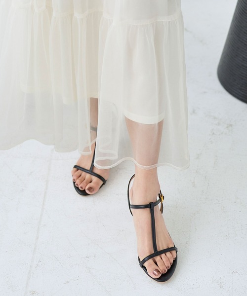 KOBE LETTUCE（コウベレタス）の「ラウンドトゥＴストラップサンダル（サンダル・レディース・ゴールド/ブラック/オフホワイト・L/S/M/LL）」の8枚目の写真