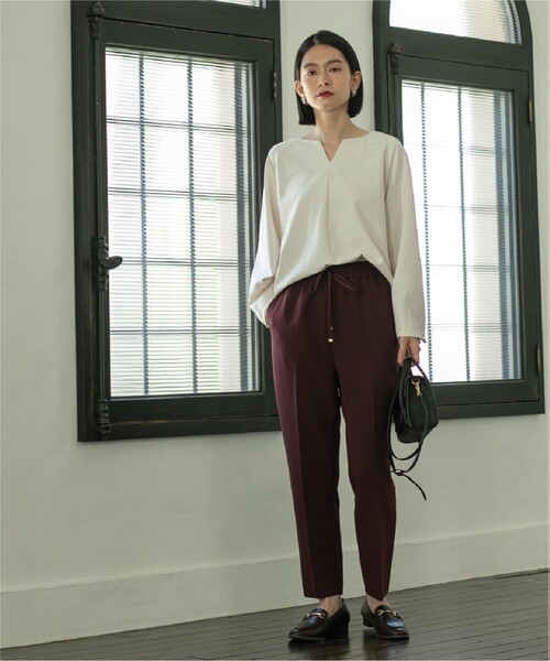 OPAQUE.CLIP（オペークドットクリップ）の「◆パール調ボタンスリーブキーネックカットソー【洗濯機洗い可】（Tシャツ/カットソー・レディース・ブラック/オフホワイト/ブルー/ブラウン系その他・36/40/38/42）」の13枚目の写真