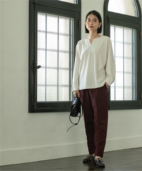 OPAQUE.CLIP（オペークドットクリップ）の「◆パール調ボタンスリーブキーネックカットソー【洗濯機洗い可】（Tシャツ/カットソー・レディース・ブラック/オフホワイト/ブルー/ブラウン系その他・36/40/38/42）」の14枚目の写真