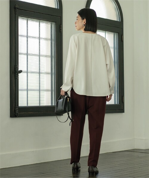 OPAQUE.CLIP（オペークドットクリップ）の「◆パール調ボタンスリーブキーネックカットソー【洗濯機洗い可】（Tシャツ/カットソー・レディース・ブラック/オフホワイト/ブルー/ブラウン系その他・36/40/38/42）」の16枚目の写真