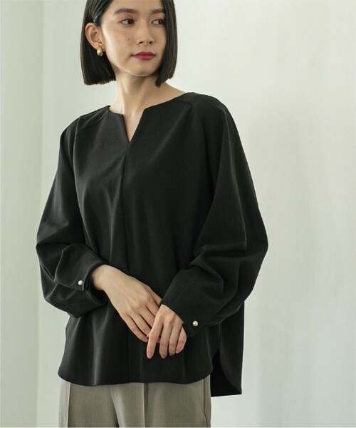 OPAQUE.CLIP（オペークドットクリップ）の「◆パール調ボタンスリーブキーネックカットソー【洗濯機洗い可】（Tシャツ/カットソー・レディース・ブラック/オフホワイト/ブルー/ブラウン系その他・36/40/38/42）」の20枚目の写真