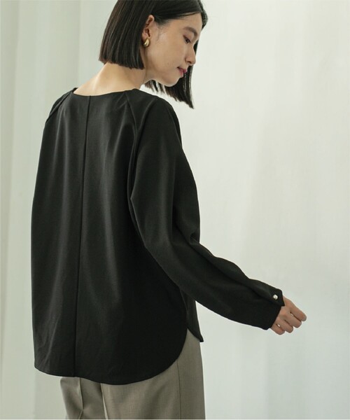 OPAQUE.CLIP（オペークドットクリップ）の「◆パール調ボタンスリーブキーネックカットソー【洗濯機洗い可】（Tシャツ/カットソー・レディース・ブラック/オフホワイト/ブルー/ブラウン系その他・36/40/38/42）」の21枚目の写真