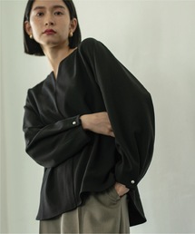 ◆パール調ボタンスリーブキーネックカットソー【洗濯機洗い可】