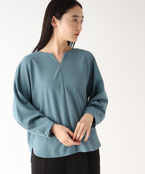 OPAQUE.CLIP(オペークドットクリップ)の「◆パール調ボタンスリーブキーネックカットソー【洗濯機洗い可】(Tシャツ/カットソー・レディース・ブラック/オフホワイト/ブルー/ブラウン系その他・36/40/38/42)」の13枚目の写真