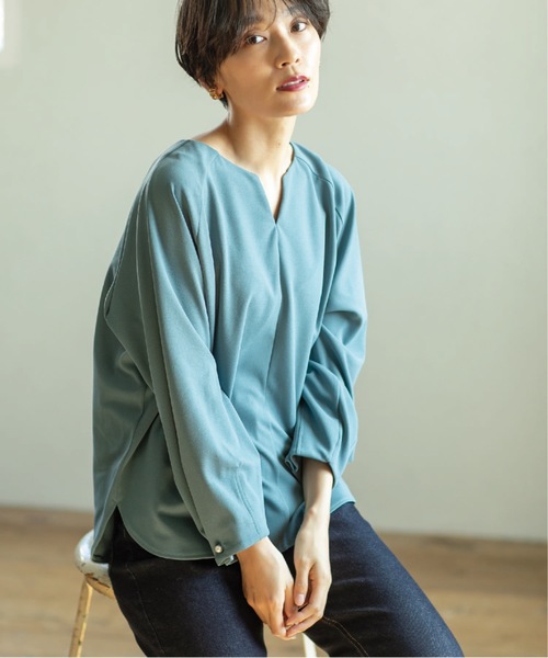 OPAQUE.CLIP(オペークドットクリップ)の「◆パール調ボタンスリーブキーネックカットソー【洗濯機洗い可】(Tシャツ/カットソー・レディース・ブラック/オフホワイト/ブルー/ブラウン系その他・36/40/38/42)」の9枚目の写真
