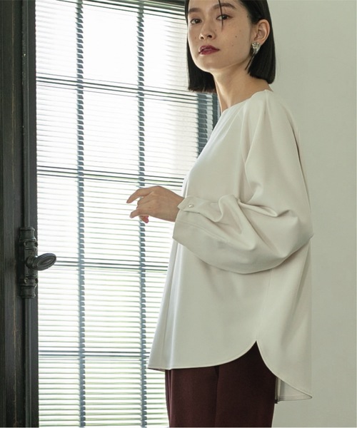 OPAQUE.CLIP(オペークドットクリップ)の「◆パール調ボタンスリーブキーネックカットソー【洗濯機洗い可】(Tシャツ/カットソー・レディース・ブラック/オフホワイト/ブルー/ブラウン系その他・36/40/38/42)」の18枚目の写真
