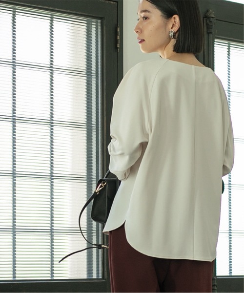 OPAQUE.CLIP(オペークドットクリップ)の「◆パール調ボタンスリーブキーネックカットソー【洗濯機洗い可】(Tシャツ/カットソー・レディース・ブラック/オフホワイト/ブルー/ブラウン系その他・36/40/38/42)」の19枚目の写真