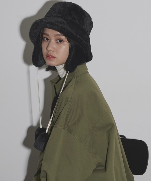 THE YOn(ザヨン)の「イヤーマフエコファーバケットハット(ハット・レディース・ベージュ/ブラック/アイボリー・FREE)」の3枚目の写真