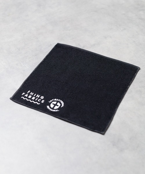 THING FABRICS（シングファブリックス）の「『THING FABRICS』　Antiviral Towel（ハンカチ/ハンドタオル・レディース・ブラック/ホワイト・FREE）」の2枚目の写真