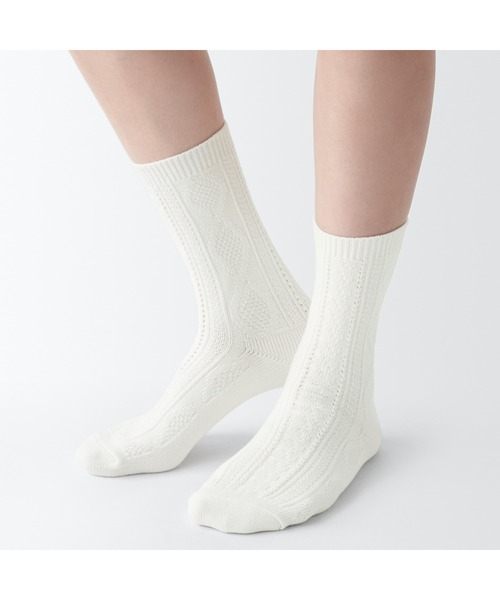 無印良品（ムジルシリョウヒン）の「足なり直角　履き口やわらか　柄編み　靴下（婦人）（ソックス/靴下・レディース・アイボリー/チャコールグレー/グレー/ブラック/オフホワイト/スモークピンク/アクア/レンガ/ブラウン系3/ブラウン・21-23cm/23-25cm）」の11枚目の写真