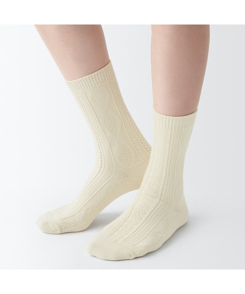 無印良品（ムジルシリョウヒン）の「足なり直角　履き口やわらか　柄編み　靴下（婦人）（ソックス/靴下・レディース・アイボリー/チャコールグレー/グレー/ブラック/オフホワイト/スモークピンク/アクア/レンガ/ブラウン系3/ブラウン・21-23cm/23-25cm）」の12枚目の写真