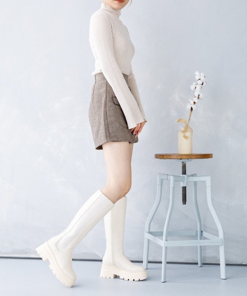 attagirl(アタガール)の「厚底タンクソールロングブーツ(ブーツ・レディース・アイボリー/ブラック・LL/S/M/3L/L)」の22枚目の写真
