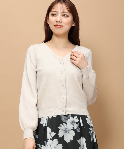 MISCH MASCH(ミッシュマッシュ)の「Vネック総針ビジューカーディガン/MM348402(カーディガン/ボレロ・レディース・ホワイト/ライトグリーン/ブラック/ベージュ/パープル・フリ-)」の4枚目の写真