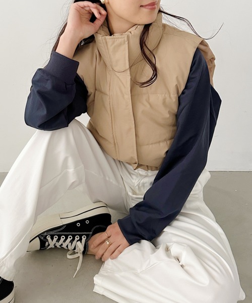 CLEA（クレア）の「コンパクトショート丈ダウンベスト（ダウンベスト・レディース・ブラック/アイボリー/ベージュ/ブラウン・FREE）」の4枚目の写真