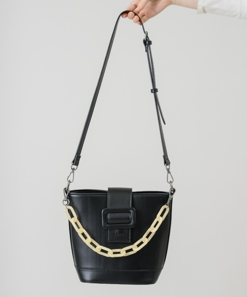 idem(イデム)の「bucket chain bag/チェーン付ショルダーバッグ(ショルダーバッグ・レディース・グレイッシュベージュ/アイボリー/ブラック・FREE)」の2枚目の写真
