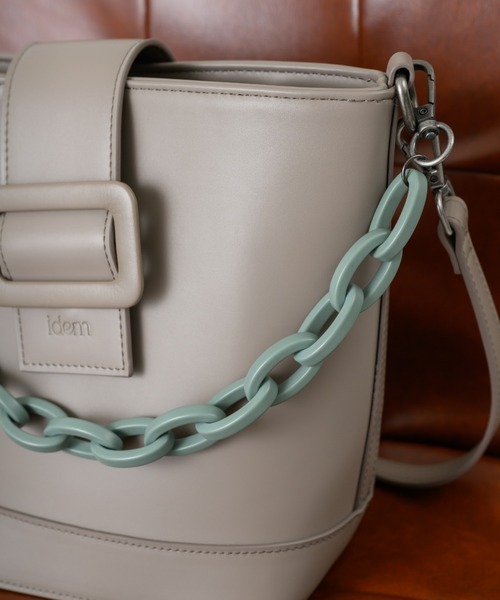 idem(イデム)の「bucket chain bag/チェーン付ショルダーバッグ(ショルダーバッグ・レディース・グレイッシュベージュ/アイボリー/ブラック・FREE)」の5枚目の写真