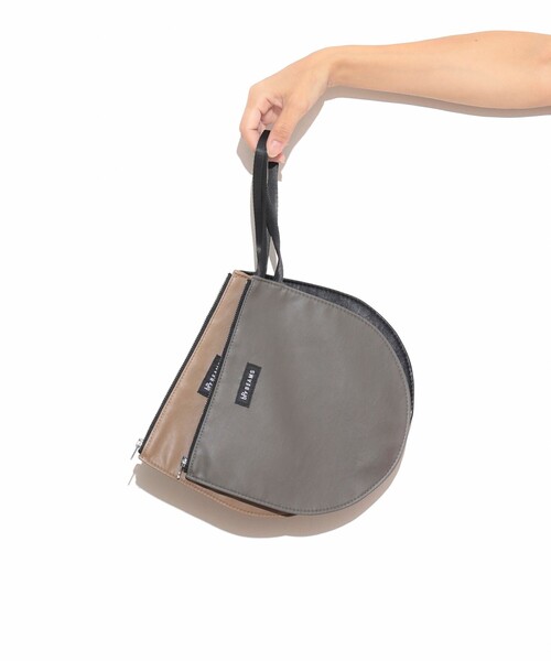 bpr BEAMS（ビーピーアール ビームス ）の「フェイクレザー ポーチ M（ポーチ・メンズ・ブラック/ブラウン系その他4/グレー・ONE SIZE）」の2枚目の写真