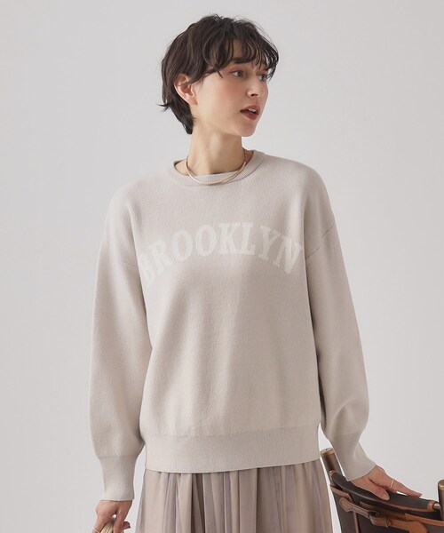 SHOO・LA・RUE（シューラルー）の「◆大人っぽく着られる もちもち スウェットライク ロゴニット（ニット/セーター・レディース・グリーン系/ブラック/ナチュラル・02/03/04）」の2枚目の写真