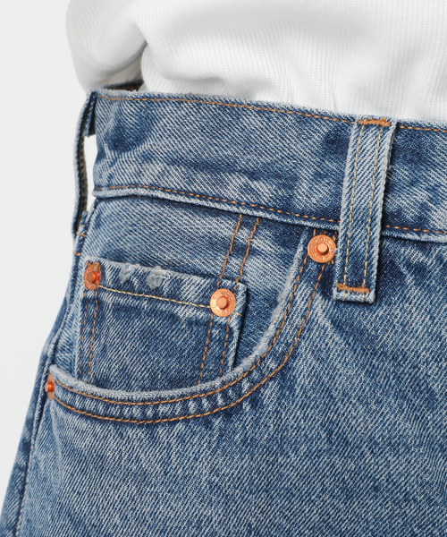 Levi's(リーバイス)の「《追加》別注【LEVI'S(R)/リーバイス(R)】501(R)90S SMU CROP:クロップドデニム(デニムパンツ・レディース・ブルー・26/27/30/29/31/25/28/24)」の4枚目の写真