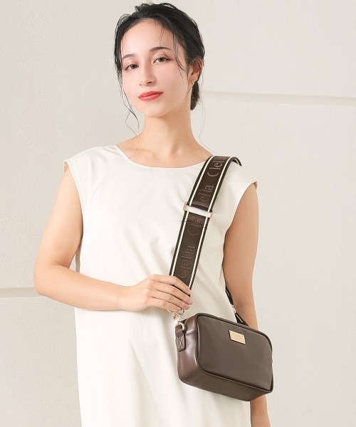 Clelia(クレリア)の「【Serena/セレーナ】2way縦型ショルダーバッグ(ショルダーバッグ・レディース・ブラック/ブラウン/ダークブラウン/ベージュ・ONE SIZE)」の2枚目の写真