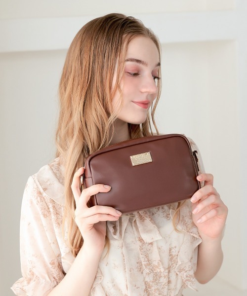 Clelia(クレリア)の「【Serena/セレーナ】2way縦型ショルダーバッグ(ショルダーバッグ・レディース・ブラック/ブラウン/ダークブラウン/ベージュ・ONE SIZE)」の3枚目の写真