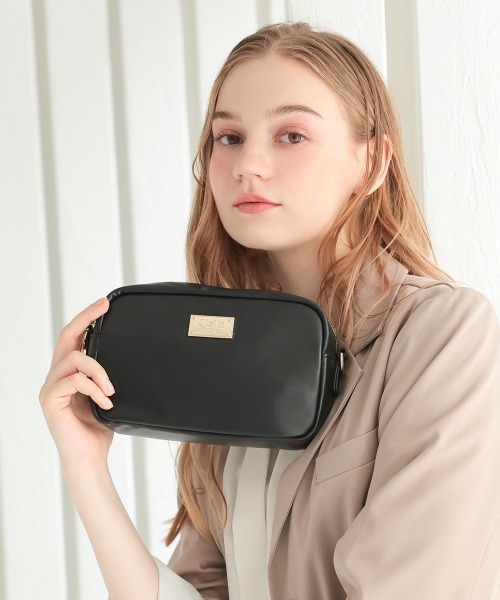 Clelia(クレリア)の「【Serena/セレーナ】2way縦型ショルダーバッグ(ショルダーバッグ・レディース・ブラック/ブラウン/ダークブラウン/ベージュ・ONE SIZE)」の1枚目の写真