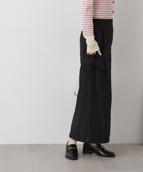 N.(N. Natural Beauty Basic)(エヌエヌナチュラルビューティーベーシック)の「◆アウトポケットナイロンスカート(スカート・レディース・ブラック/ライトベージュ・MEDIUM)」の4枚目の写真
