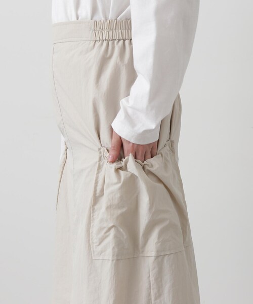 N.(N. Natural Beauty Basic)(エヌエヌナチュラルビューティーベーシック)の「◆アウトポケットナイロンスカート(スカート・レディース・ブラック/ライトベージュ・MEDIUM)」の21枚目の写真