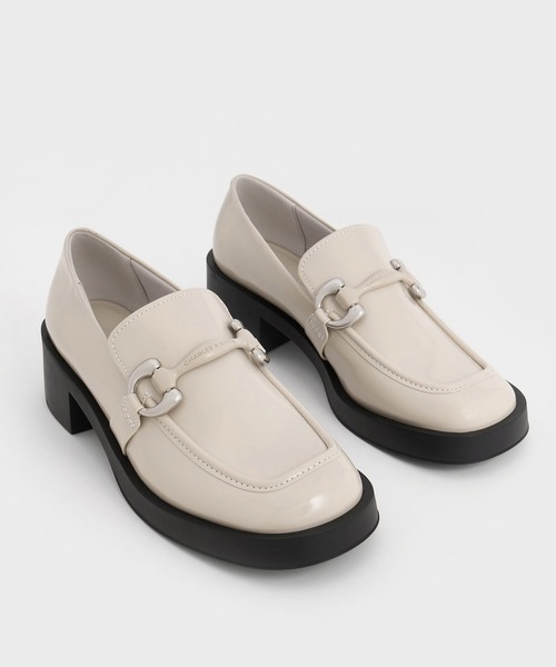 CHARLES & KEITH(チャールズ & キース)の「Catelaya カトレア メタリックアクセントローファーパンプス(ローファー・レディース・オフホワイト/ブラック系その他7/ダークブラウン・23cm/23.5cm/24.5cm/25cm/22.5cm)」の8枚目の写真