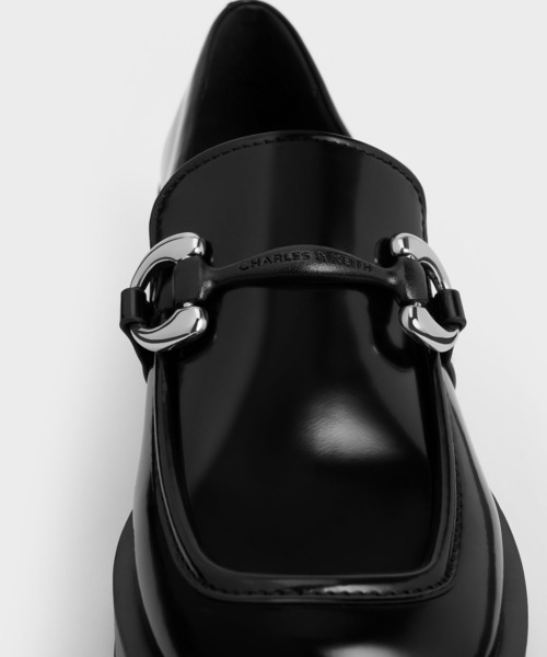 CHARLES & KEITH(チャールズ & キース)の「Catelaya カトレア メタリックアクセントローファーパンプス(ローファー・レディース・オフホワイト/ブラック系その他7/ダークブラウン・23cm/23.5cm/24.5cm/25cm/22.5cm)」の14枚目の写真