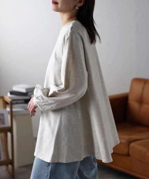 ap retro(アプレトロ)の「裾フレアボリューム袖トップス(Tシャツ/カットソー・レディース・オートミール/ブラック・MEDIUM)」の2枚目の写真