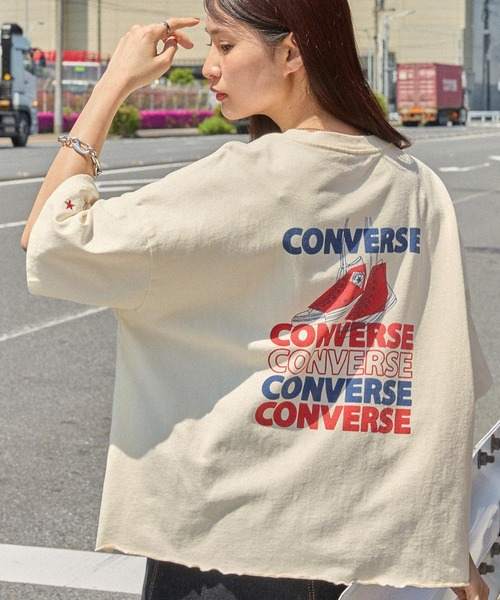 CONVERSE(コンバース)の「CONVERSE/コンバース ロゴ刺繍/シューズバックプリント オーバーサイズヴィンテージライク半袖Tシャツ(Tシャツ/カットソー・レディース・ホワイト系/オフホワイト/ブラック系/スミクロ・M)」の3枚目の写真