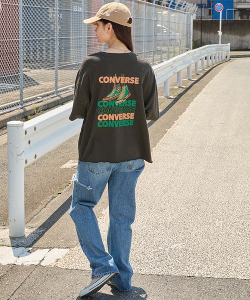 CONVERSE(コンバース)の「CONVERSE/コンバース ロゴ刺繍/シューズバックプリント オーバーサイズヴィンテージライク半袖Tシャツ(Tシャツ/カットソー・レディース・ホワイト系/オフホワイト/ブラック系/スミクロ・M)」の16枚目の写真