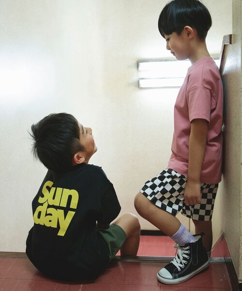 DRC branshes(ディーアールシーブランシェス)の「【WEB限定/DRC/お肌に嬉しい綿100%】アソートグラフィック半袖Tシャツ(Tシャツ/カットソー・キッズ・フューシャピンク/ブルー/オフホワイト/チャコールグレー/その他4/ブラック/その他3/ネイビー/その他1/ラベンダー/その他2/カラフル/グリーン/ライム/キャメル/ライトグリーン/レッド・90/100/130/160/140/150/110/120)」の3枚目の写真