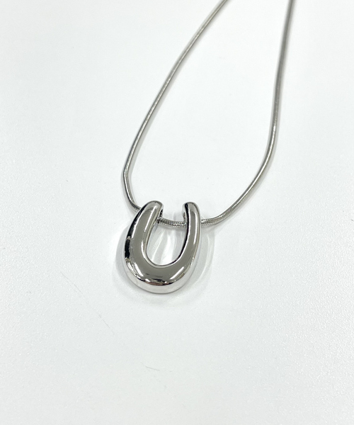 abahouse mavie（アバハウスマヴィ）の「ホースシューチェーンネックレス（ネックレス・レディース・ゴールド/シルバー・フリー）」の4枚目の写真