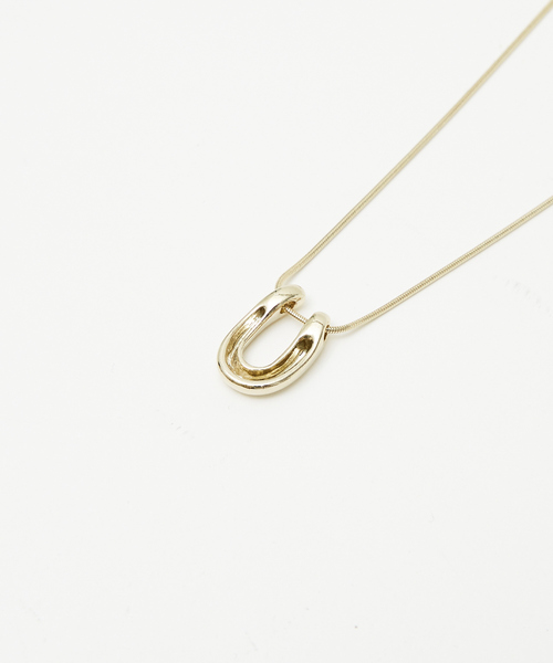 abahouse mavie（アバハウスマヴィ）の「ホースシューチェーンネックレス（ネックレス・レディース・ゴールド/シルバー・フリー）」の6枚目の写真