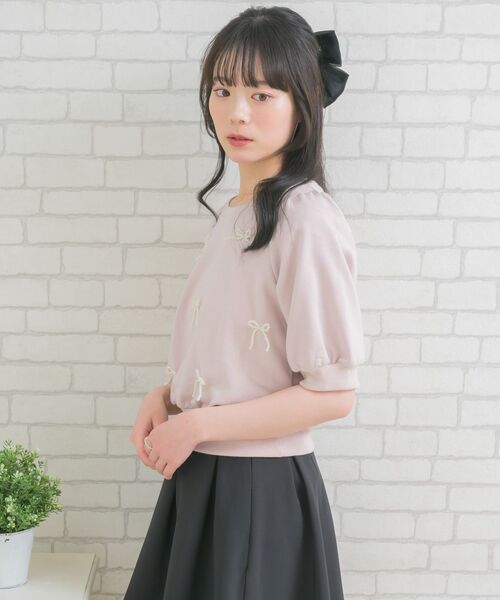 ems excite(エムズエキサイト)の「パールリボントレーナー(Tシャツ/カットソー・レディース・ピンク/ライトブルー/オフホワイト・FREE)」の11枚目の写真