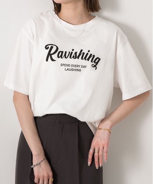 ad thie(アドティエ)の「クルーネック ロゴプリントTシャツ(Tシャツ/カットソー・レディース・ホワイト×ブラック/ホワイト×グリーン/ブラック/ブルー/チャコール・FREE)」の1枚目の写真