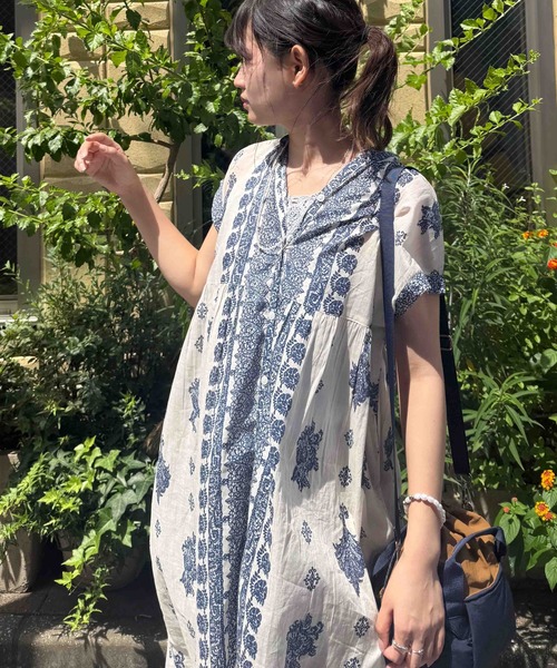 AS KNOW AS plus（アズノゥアズプラス）の「◎インド パネル柄彩りギャザーワンピ―ス（ワンピース・レディース・ネイビー系/グリーン系/イエロー/チャコールグレー/ブラック系/オレンジ系/グレー系/ホワイト系・FREE）」の16枚目の写真