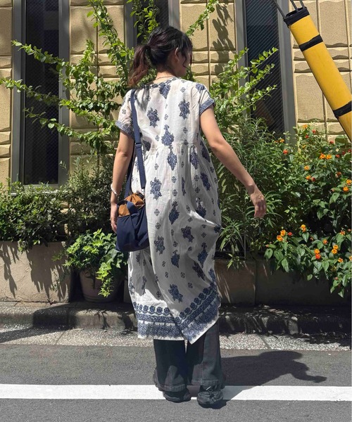 AS KNOW AS plus（アズノゥアズプラス）の「◎インド パネル柄彩りギャザーワンピ―ス（ワンピース・レディース・ネイビー系/グリーン系/イエロー/チャコールグレー/ブラック系/オレンジ系/グレー系/ホワイト系・FREE）」の22枚目の写真