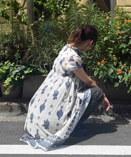 AS KNOW AS plus（アズノゥアズプラス）の「◎インド パネル柄彩りギャザーワンピ―ス（ワンピース・レディース・ネイビー系/グリーン系/イエロー/チャコールグレー/ブラック系/オレンジ系/グレー系/ホワイト系・FREE）」の15枚目の写真