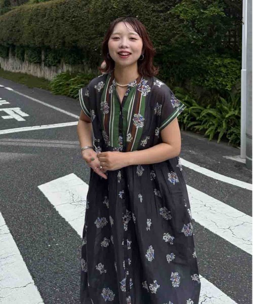 AS KNOW AS plus（アズノゥアズプラス）の「◎インド パネル柄彩りギャザーワンピ―ス（ワンピース・レディース・ネイビー系/グリーン系/イエロー/チャコールグレー/ブラック系/オレンジ系/グレー系/ホワイト系・FREE）」の12枚目の写真